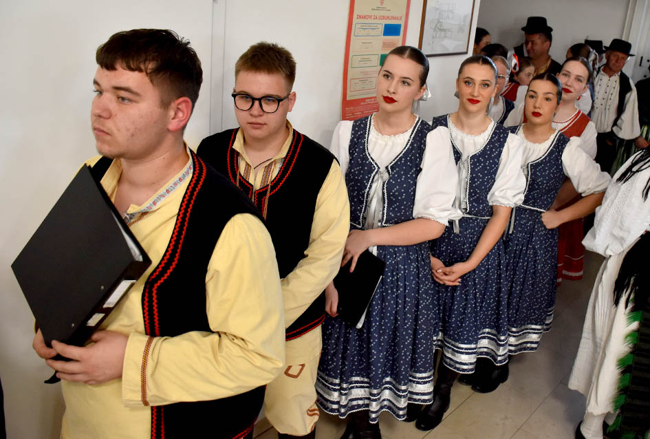 Pučko pjevanje bez glazbe izvele skupine na smotri u Biškupcima 