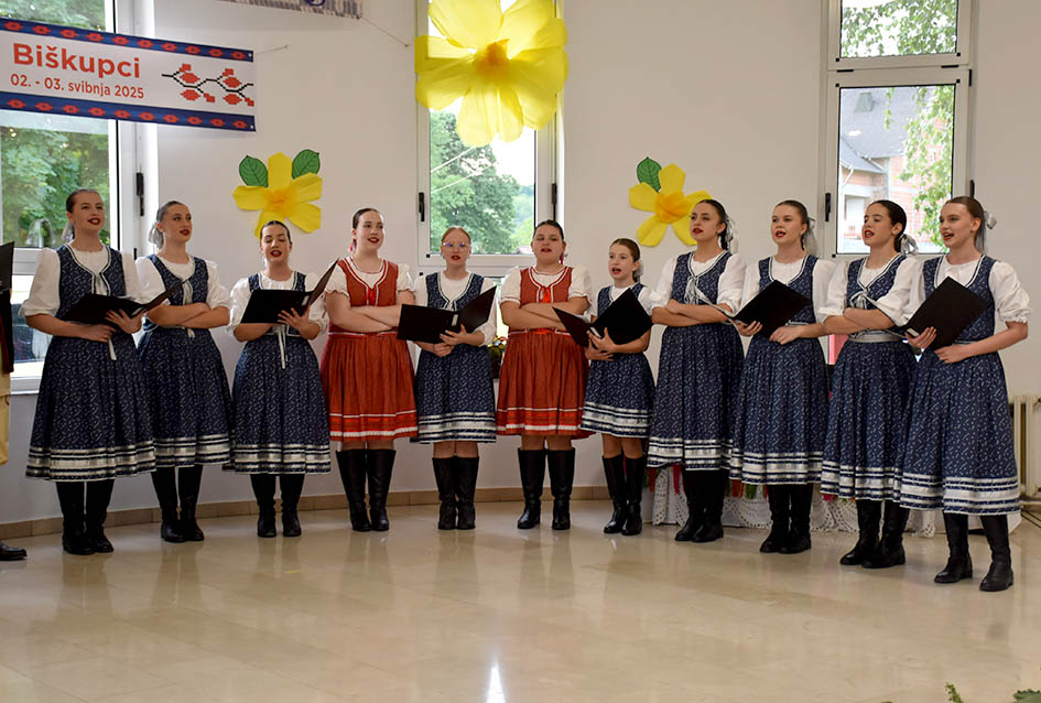 Pučko pjevanje bez glazbe izvele skupine na smotri u Biškupcima 