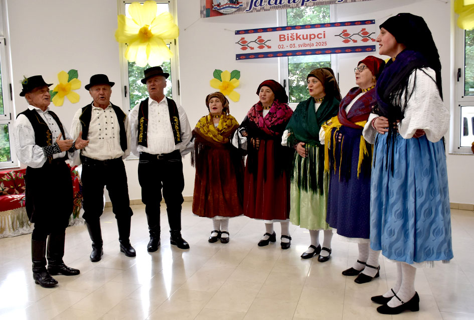 Pučko pjevanje bez glazbe izvele skupine na smotri u Biškupcima 
