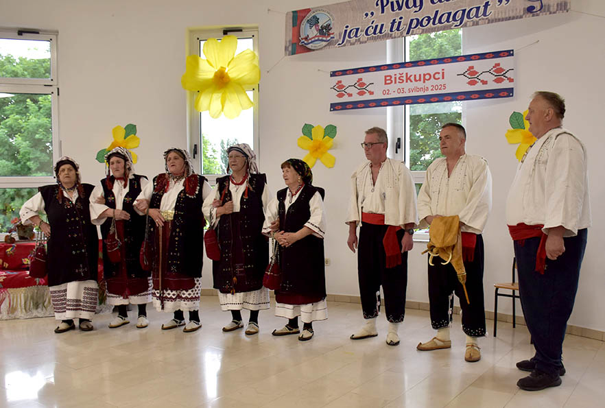 Pučko pjevanje bez glazbe izvele skupine na smotri u Biškupcima 