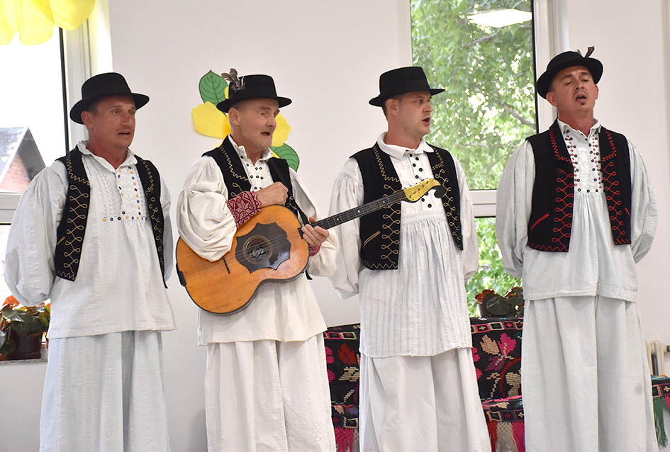 Pučko pjevanje bez glazbe izvele skupine na smotri u Biškupcima 