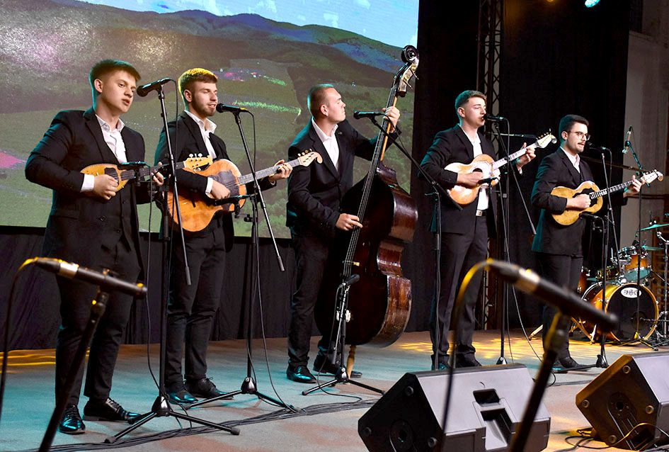 Požega.eu | Požeški tamburaši Astal pobjednici 50. Festivala Zlatni glas Zlatne doline
