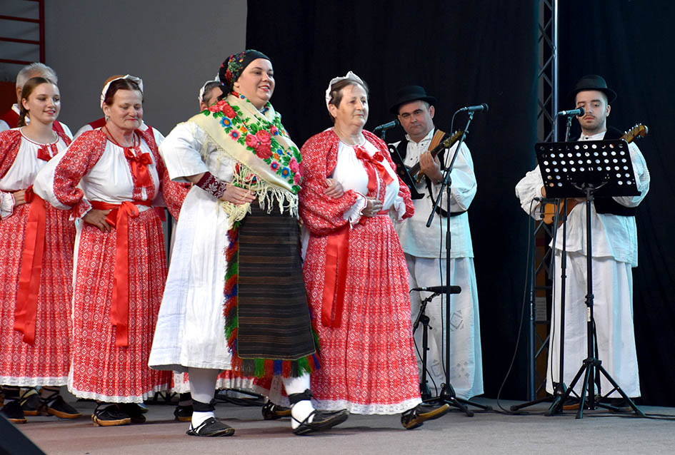 Pet folklornih i jedna pjevačka skupina okončale priredbu Tambura za dušu u Kaptolu