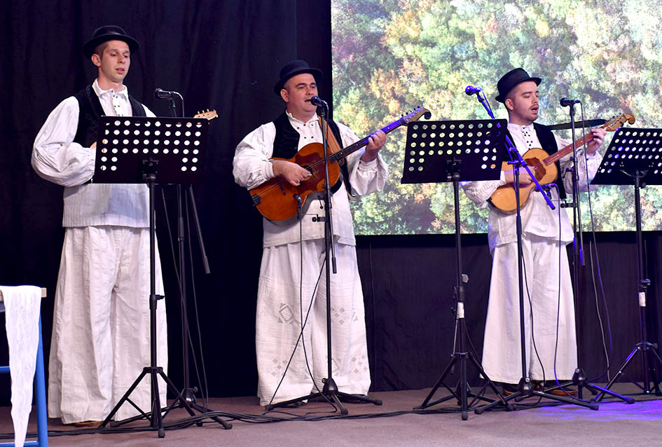 Pet folklornih i jedna pjevačka skupina okončale priredbu Tambura za dušu u Kaptolu