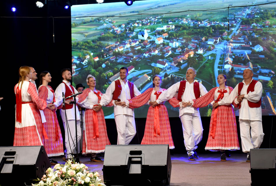 Pet folklornih i jedna pjevačka skupina okončale priredbu Tambura za dušu u Kaptolu