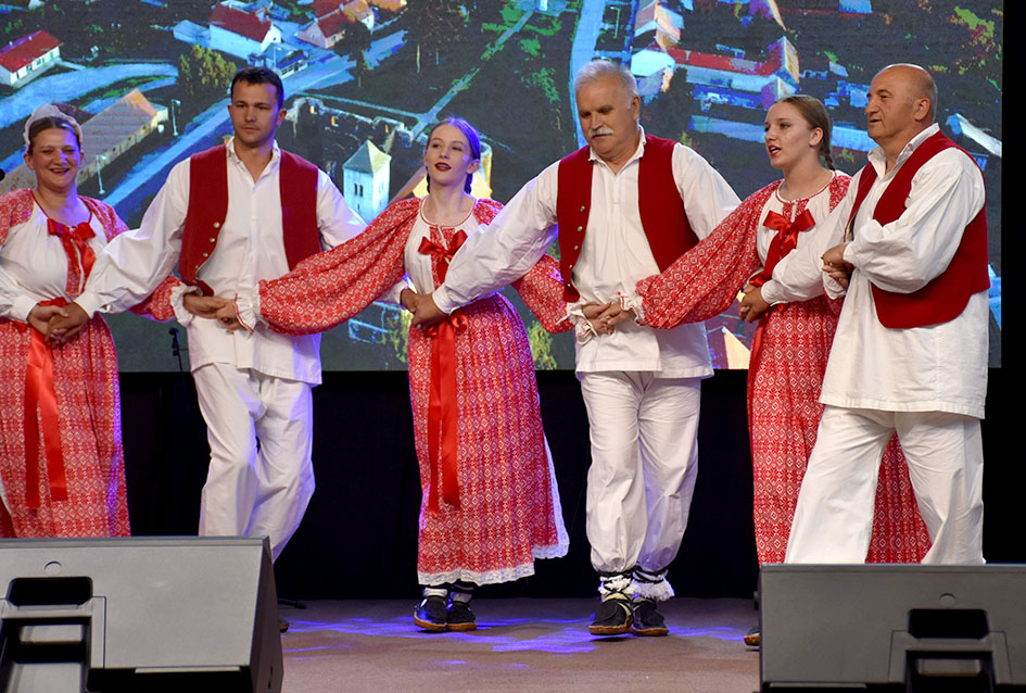 Pet folklornih i jedna pjevačka skupina okončale priredbu Tambura za dušu u Kaptolu