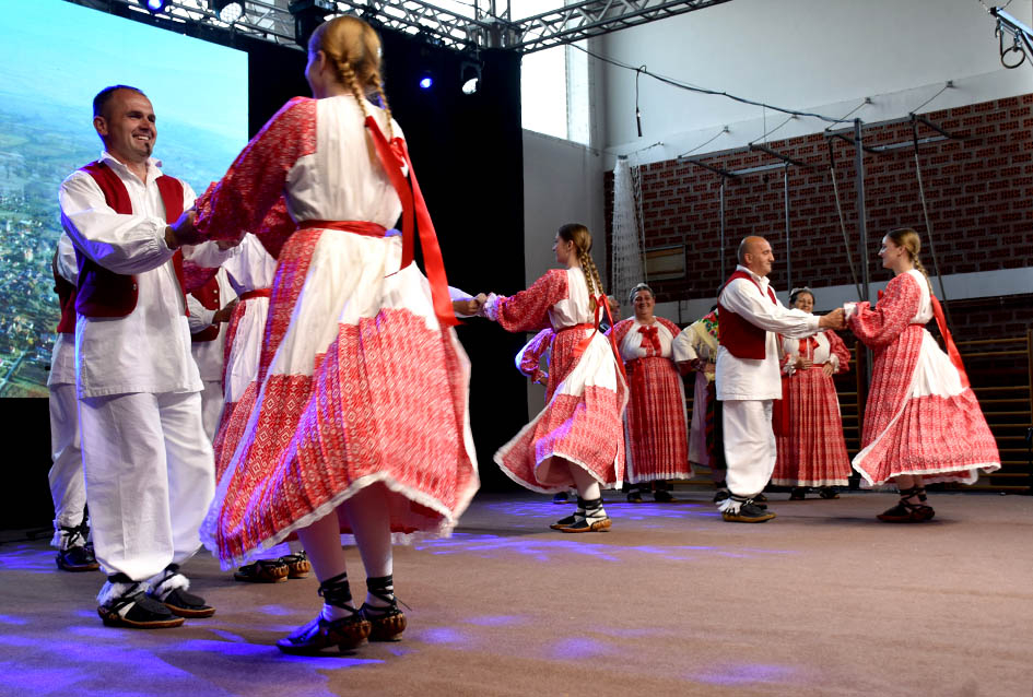 Pet folklornih i jedna pjevačka skupina okončale priredbu Tambura za dušu u Kaptolu
