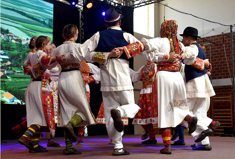 Pet folklornih i jedna pjevačka skupina okončale priredbu Tambura za dušu u Kaptolu