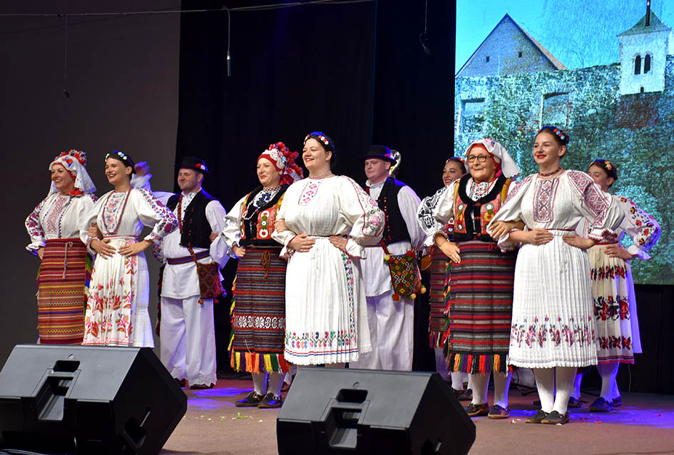 Pet folklornih i jedna pjevačka skupina okončale priredbu Tambura za dušu u Kaptolu
