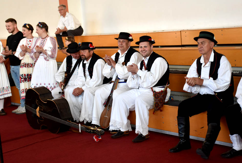Pet folklornih i jedna pjevačka skupina okončale priredbu Tambura za dušu u Kaptolu