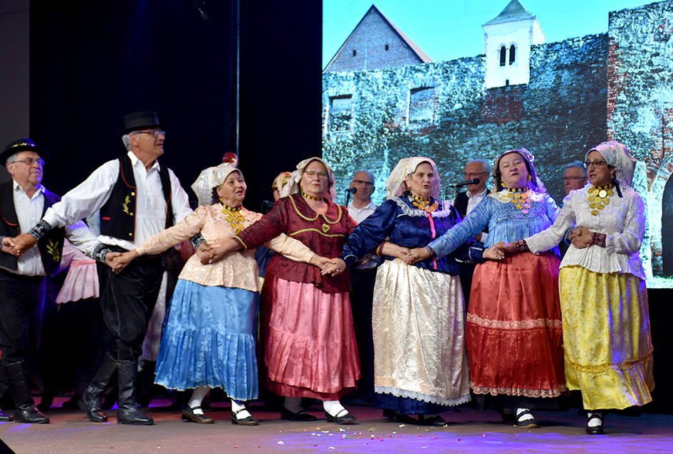 Pet folklornih i jedna pjevačka skupina okončale priredbu Tambura za dušu u Kaptolu