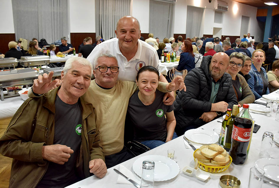 Pet folklornih i jedna pjevačka skupina okončale priredbu Tambura za dušu u Kaptolu