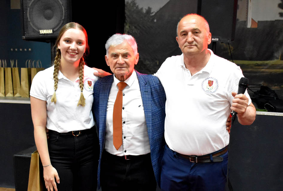 Pet folklornih i jedna pjevačka skupina okončale priredbu Tambura za dušu u Kaptolu