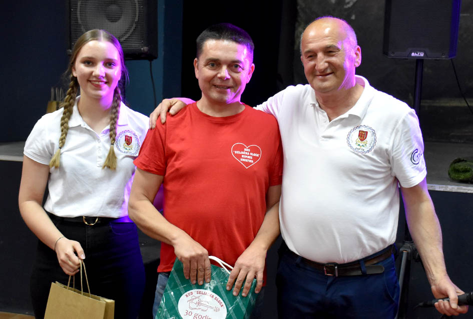 Pet folklornih i jedna pjevačka skupina okončale priredbu Tambura za dušu u Kaptolu