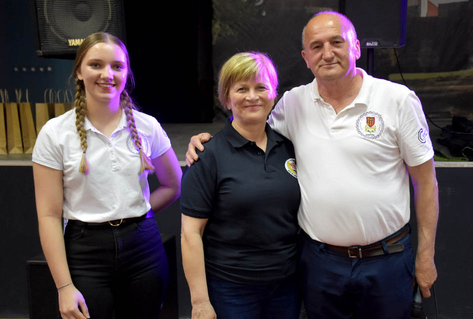 Pet folklornih i jedna pjevačka skupina okončale priredbu Tambura za dušu u Kaptolu