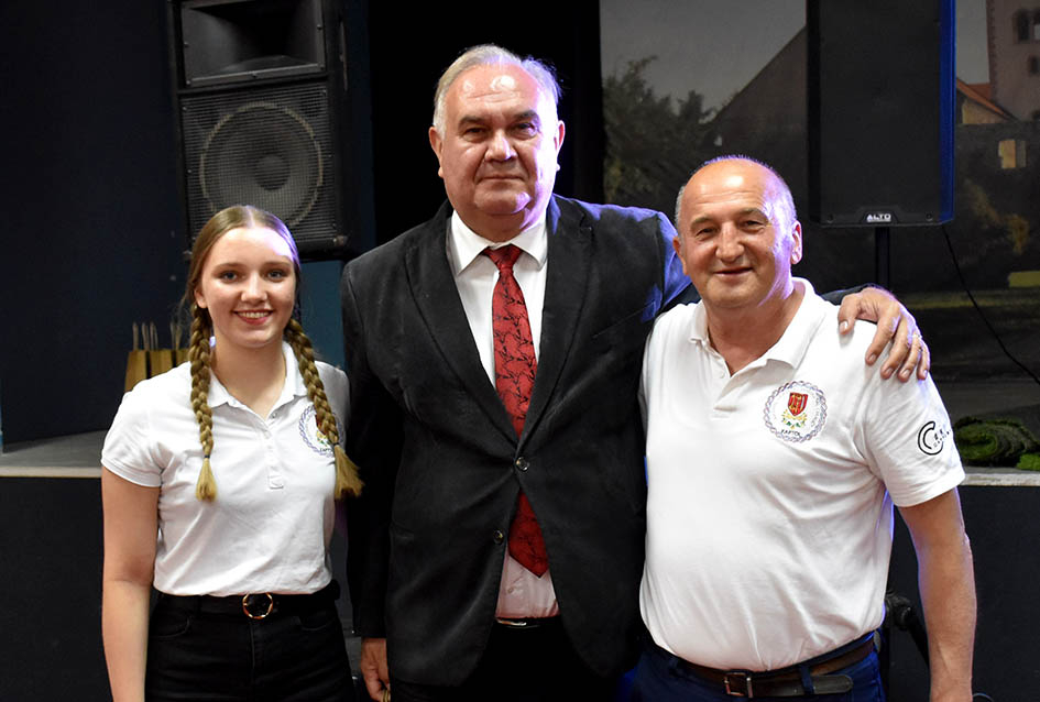 Pet folklornih i jedna pjevačka skupina okončale priredbu Tambura za dušu u Kaptolu