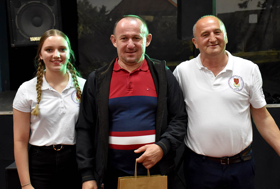 Pet folklornih i jedna pjevačka skupina okončale priredbu Tambura za dušu u Kaptolu
