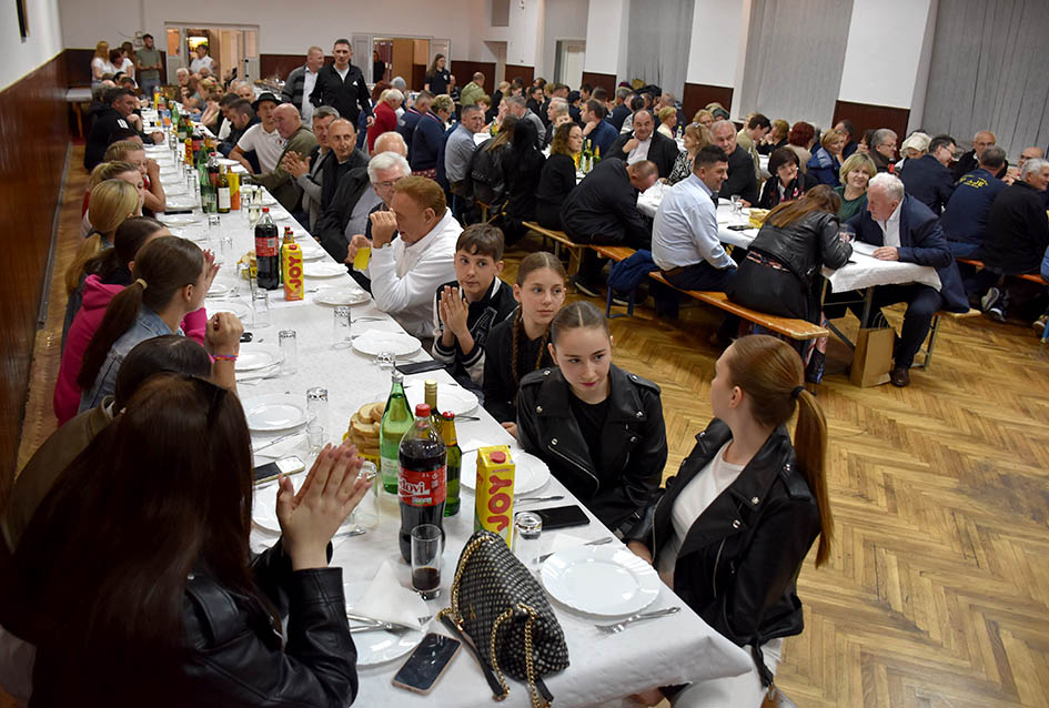 Pet folklornih i jedna pjevačka skupina okončale priredbu Tambura za dušu u Kaptolu