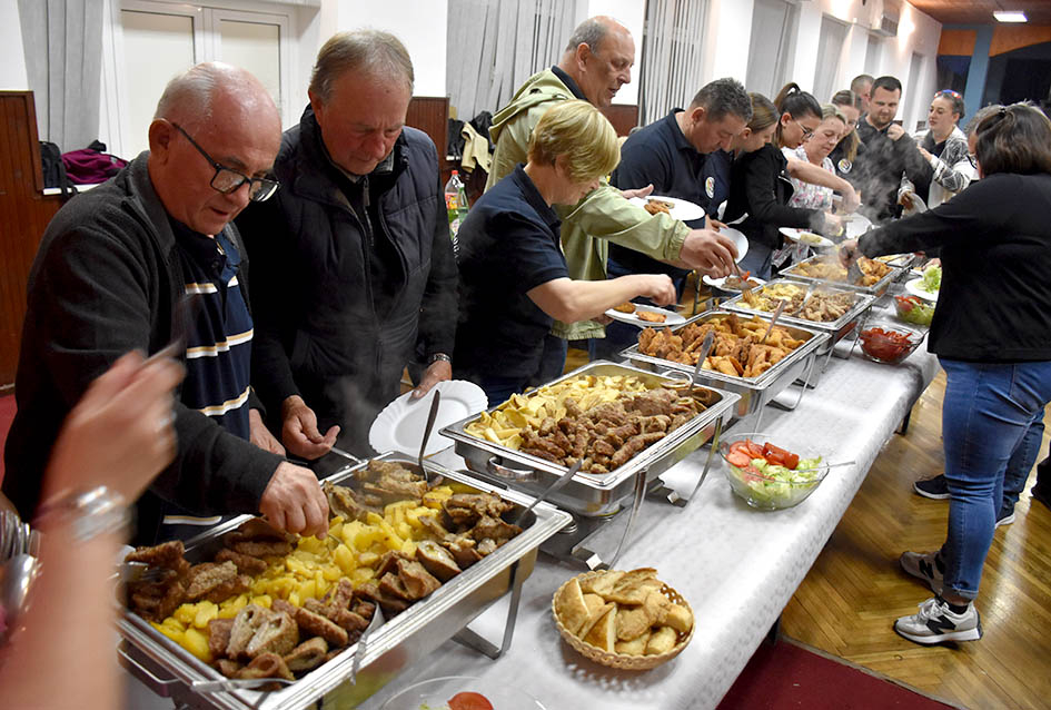 Pet folklornih i jedna pjevačka skupina okončale priredbu Tambura za dušu u Kaptolu