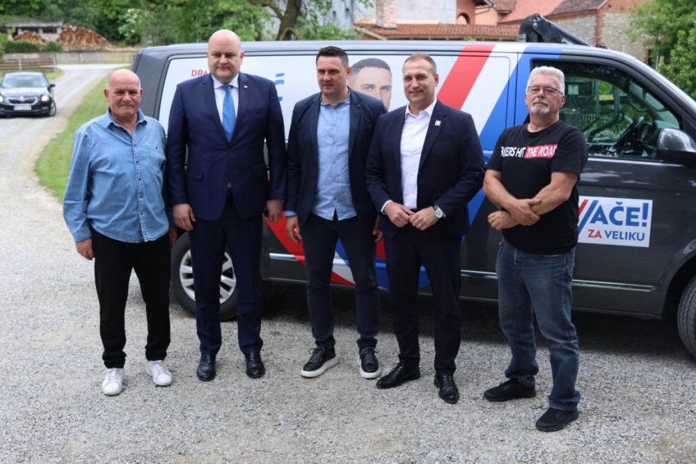 Požega.eu | Snažnu podršku požeško-slavonskim DP-ovcima došli dati dvojica ministara