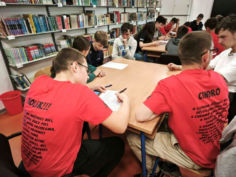 MLADI ISTRAŽIVAČI ZAVIČAJA: Druženje pleterničkih i trenkovačkih osmaša na satovima geografije