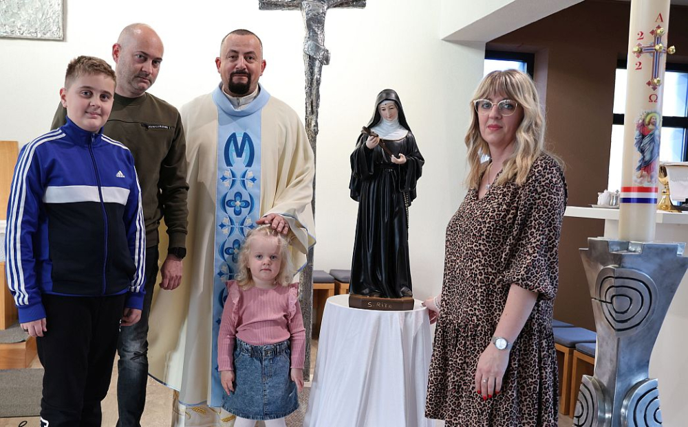 SB Online | U Stepinčevoj crkvi u Slavonskom Brodu blagoslovljen zavjetni kip svete Rite iz Cascie