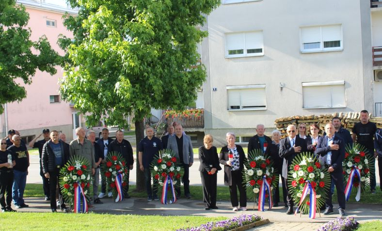 Požega.eu | U Pleternici položeni vijenci u povodu Dana državnosti Republike Hrvatske