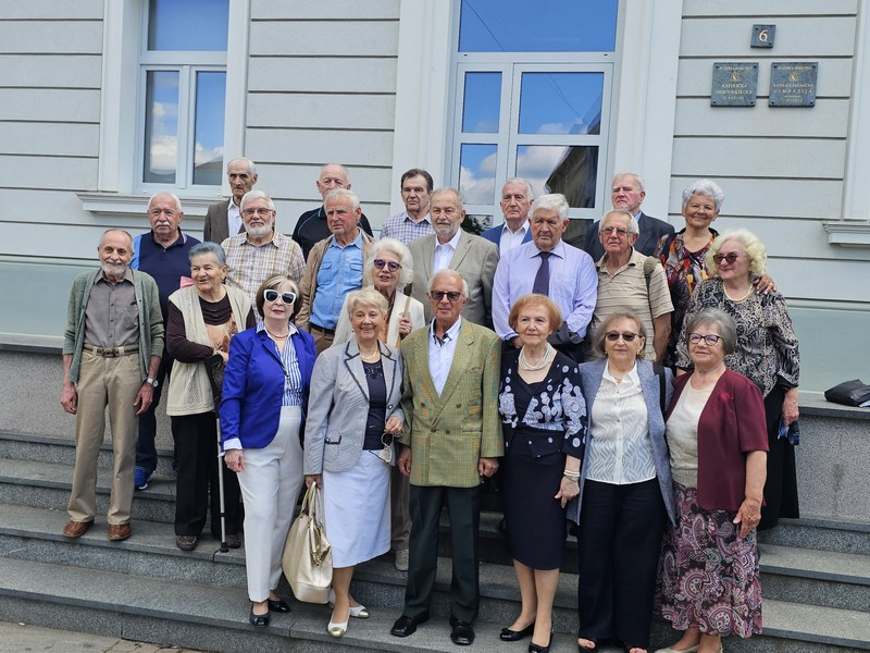 Požega.eu | Okupili se maturanti Gimnazije iz 1965. godine