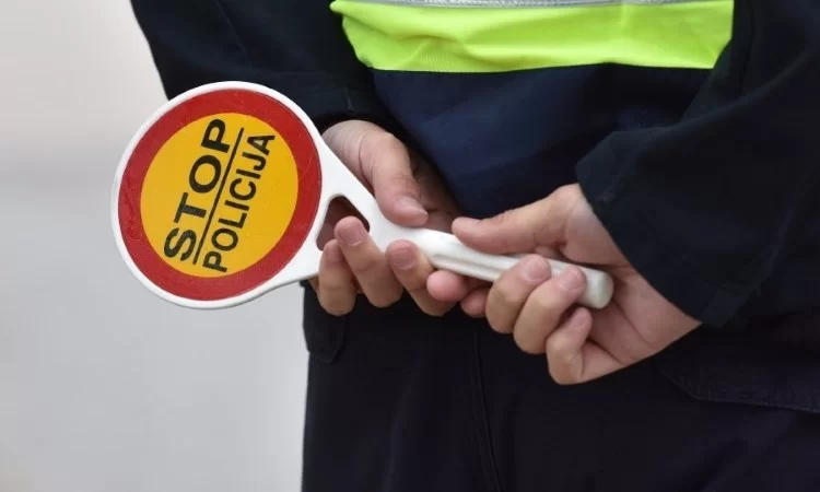 Požega.eu | Pod utjecajem alkohola od 2,16 promila udario u stup javne rasvjete