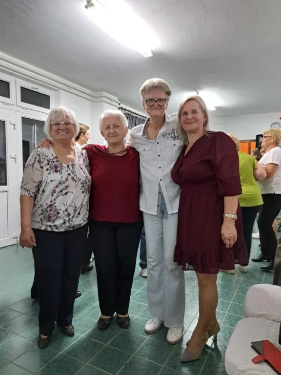 Umirovljenici na svojoj veličkoj zabavi rado i zapjevaju