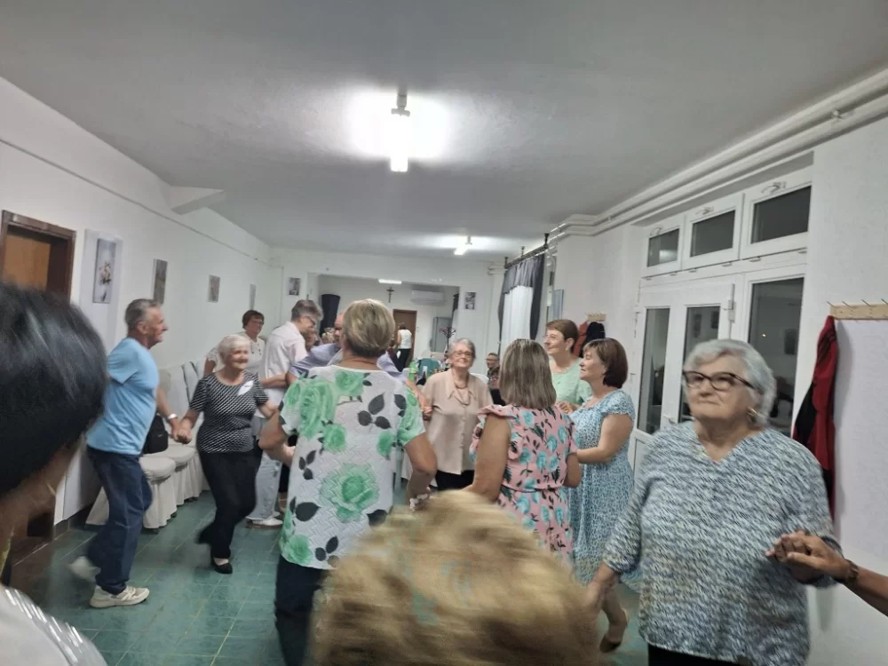 Umirovljenici na svojoj veličkoj zabavi rado i zapjevaju