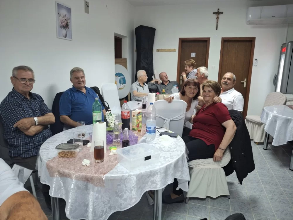 Umirovljenici na svojoj veličkoj zabavi rado i zapjevaju