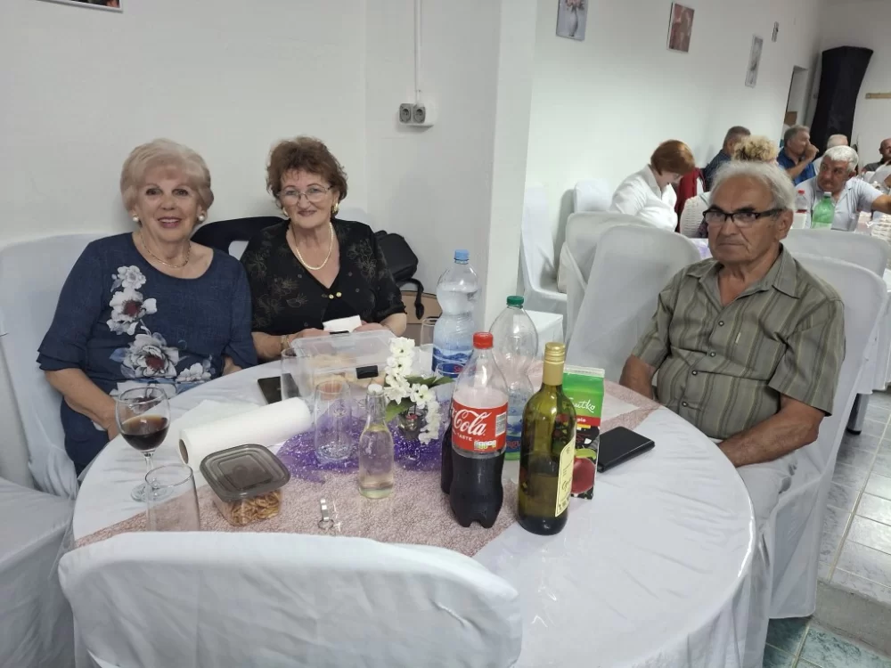Umirovljenici na svojoj veličkoj zabavi rado i zapjevaju