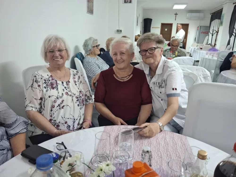 Umirovljenici na svojoj veličkoj zabavi rado i zapjevaju