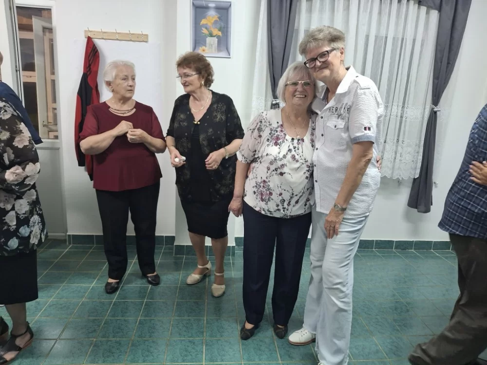 Umirovljenici na svojoj veličkoj zabavi rado i zapjevaju