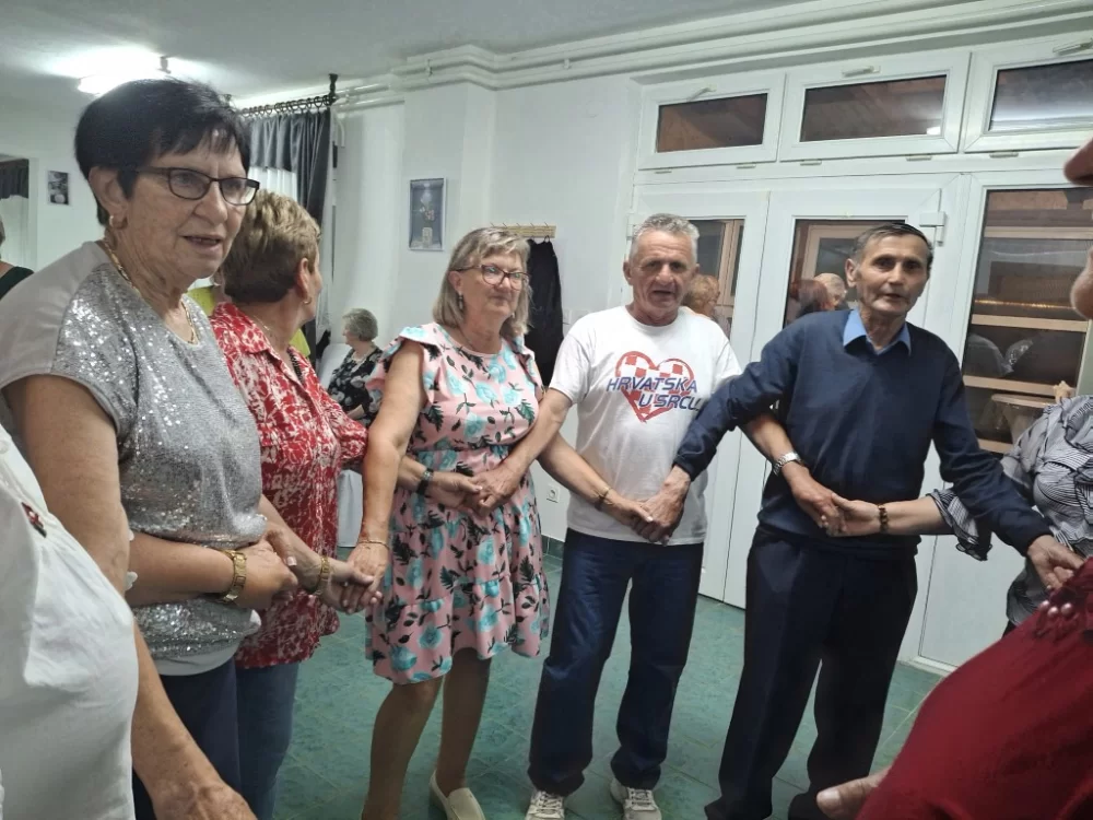 Umirovljenici na svojoj veličkoj zabavi rado i zapjevaju
