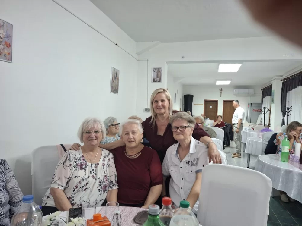 Umirovljenici na svojoj veličkoj zabavi rado i zapjevaju