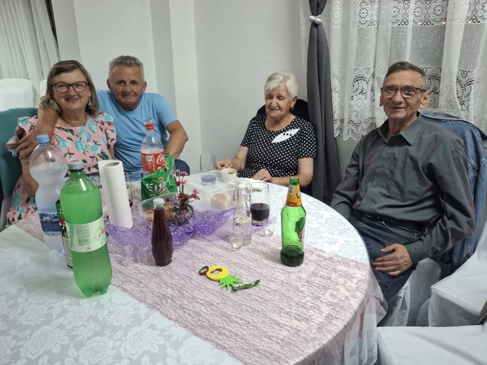Umirovljenici na svojoj veličkoj zabavi rado i zapjevaju
