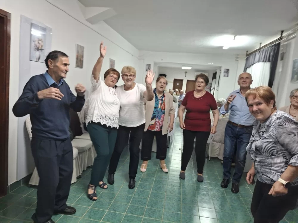 Umirovljenici na svojoj veličkoj zabavi rado i zapjevaju