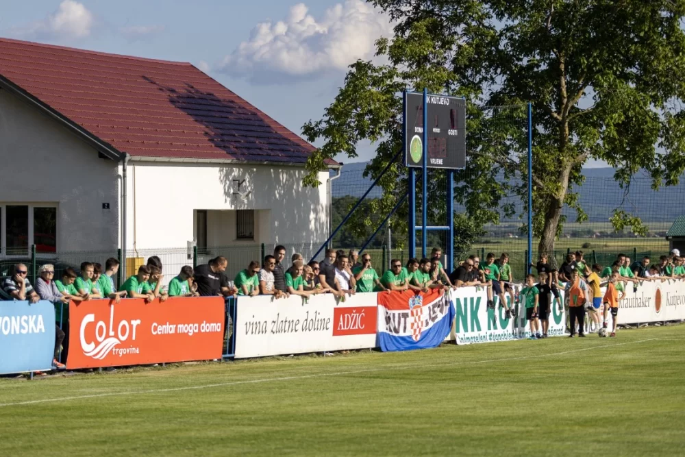 Kutjevačka navijačka skupina Green Army uvijek gdje treba biti….