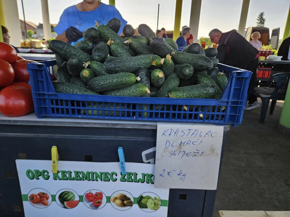 GRADSKA TRŽNICA PLETERNICA: Raznovrsna ponuda različitih proizvoda 