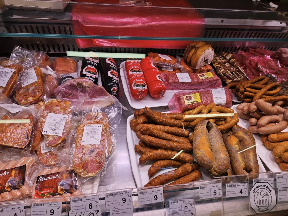 GRADSKA TRŽNICA PLETERNICA: Raznovrsna ponuda različitih proizvoda 