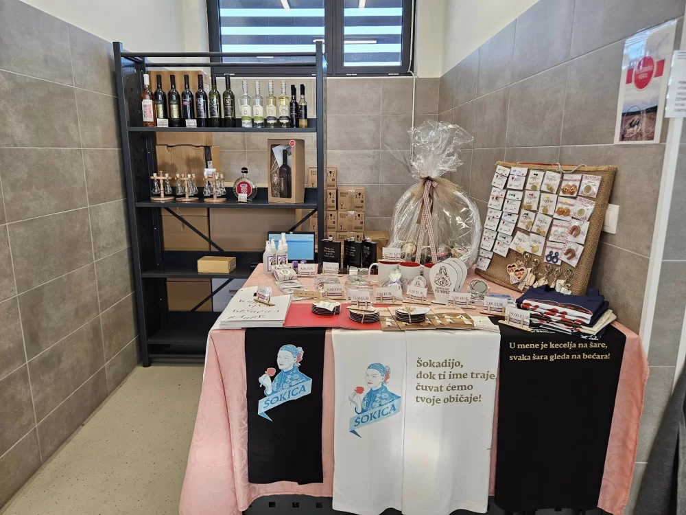 GRADSKA TRŽNICA PLETERNICA: Raznovrsna ponuda različitih proizvoda 