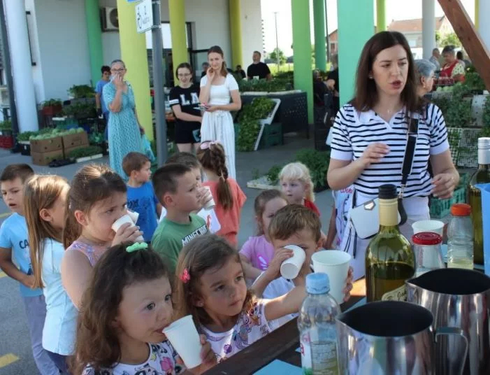 Najbolji sok od bazge pripremili Marica Karmišević i Dječji vrtić „Tratinčica“
