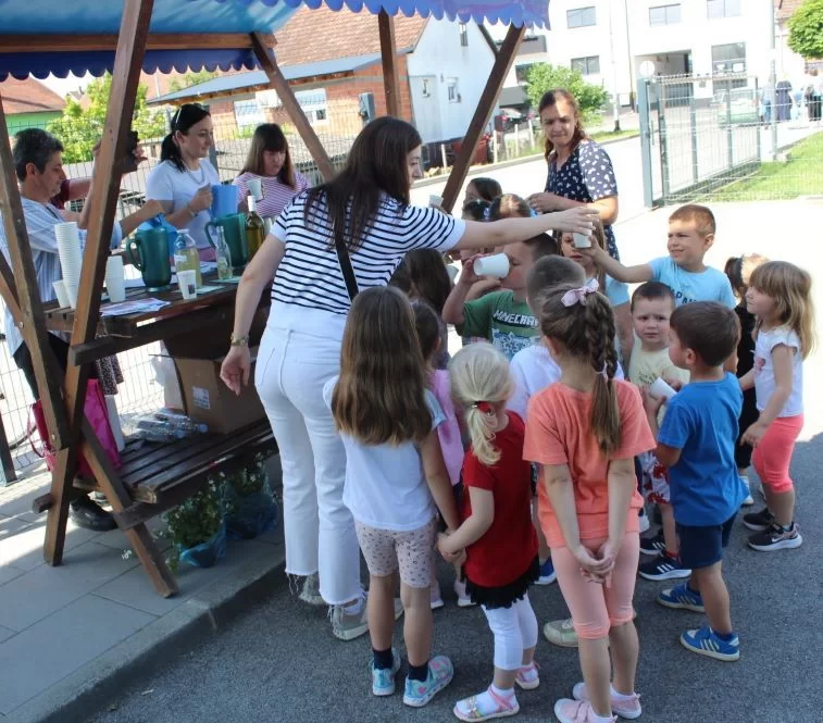 Najbolji sok od bazge pripremili Marica Karmišević i Dječji vrtić „Tratinčica“