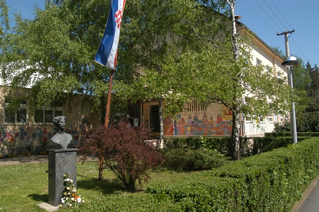 SB Online | Uhićen nastavnik u Slavonskom Brodu - razbijao inventar u prostorijama škole!