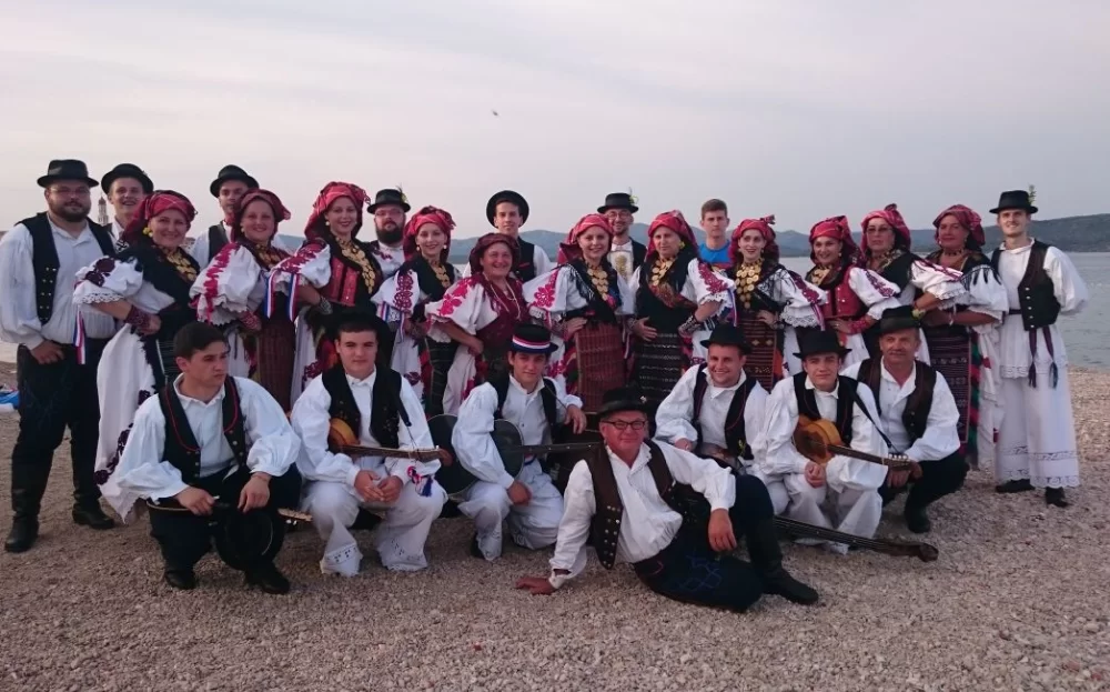 SB Online | Folklornu tradiciju dugu 90 godina proslavio KUD ʼGraničarʼ iz Lužana