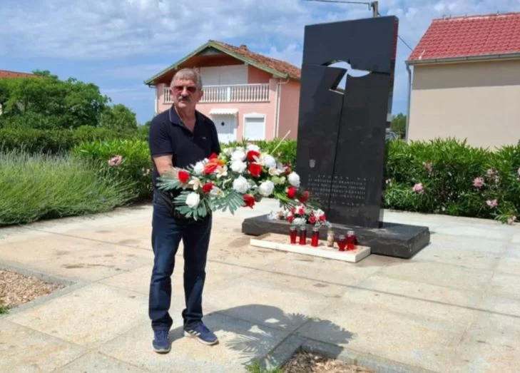 MATICA UMIROVLJENIKA OPĆINE JAKŠIĆ: U Škabrnji polaganjem vijenca odali počast žrtvama iz Domovinskog rata