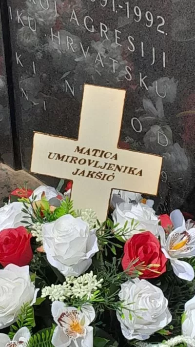 MATICA UMIROVLJENIKA OPĆINE JAKŠIĆ: U Škabrnji polaganjem vijenca odali počast žrtvama iz Domovinskog rata