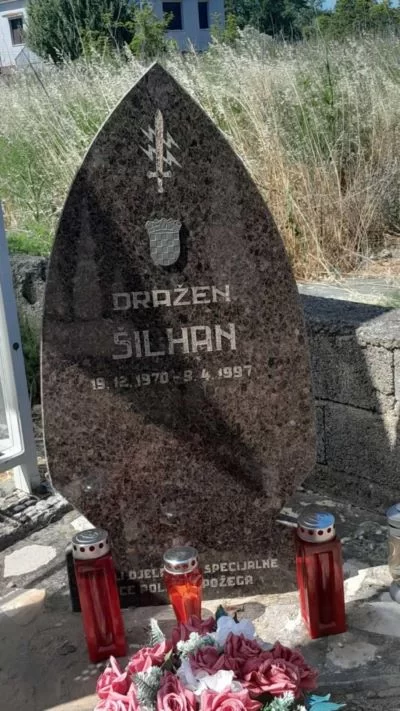 MATICA UMIROVLJENIKA OPĆINE JAKŠIĆ: U Škabrnji polaganjem vijenca odali počast žrtvama iz Domovinskog rata